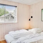 5 Star Holiday Home In Vaeggerlose * Bøtø By