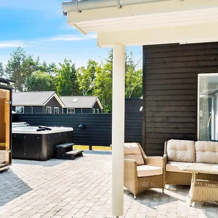 5 Star Holiday Home In Vaeggerlose * Bøtø By